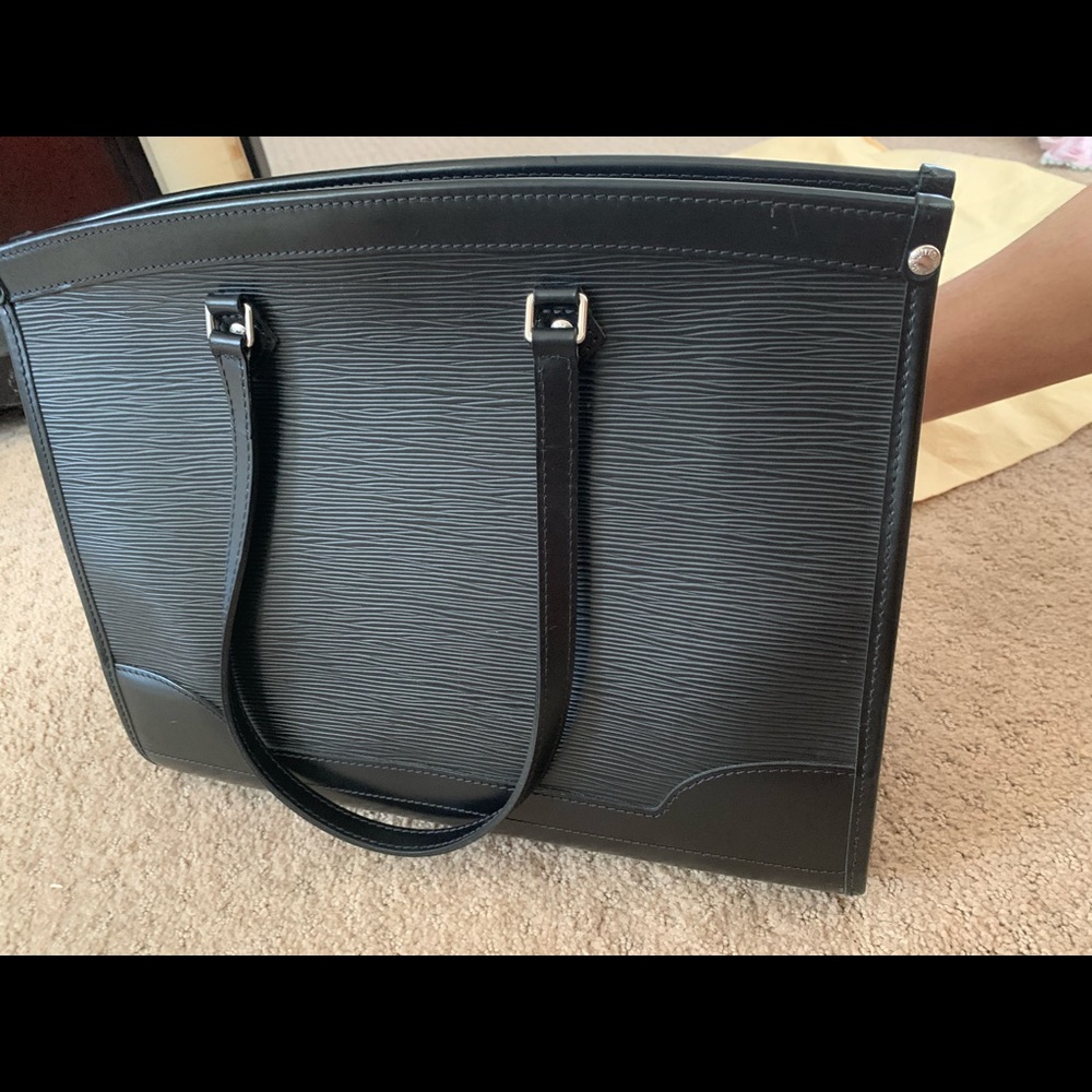 Authentic louis Vuitton black handbag - Picture 8 of 9